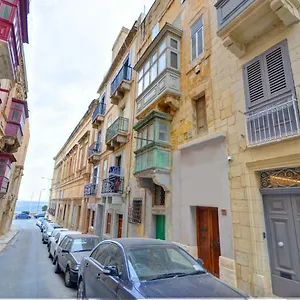 https://west-street-apartment-duplex.hotelssaintjulians.com